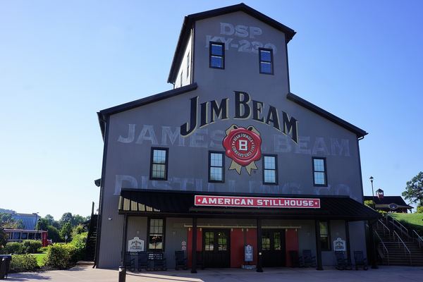 Jim Beam American Stillhouse visitor building in Clermont, Kentucky